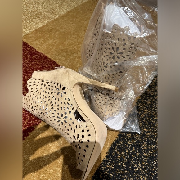 Aldo - heels - Picture 3 of 3